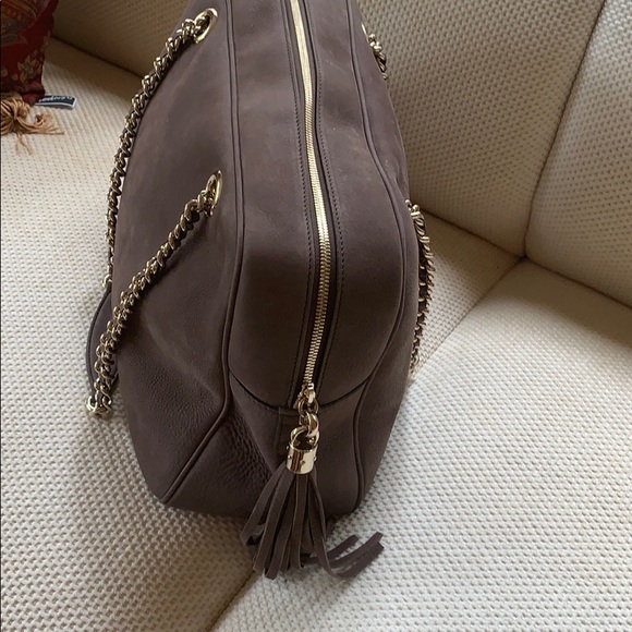 SOLD. NEW Gucci Taupe Suede GG Shoulder Bag - Picture 3 of 7